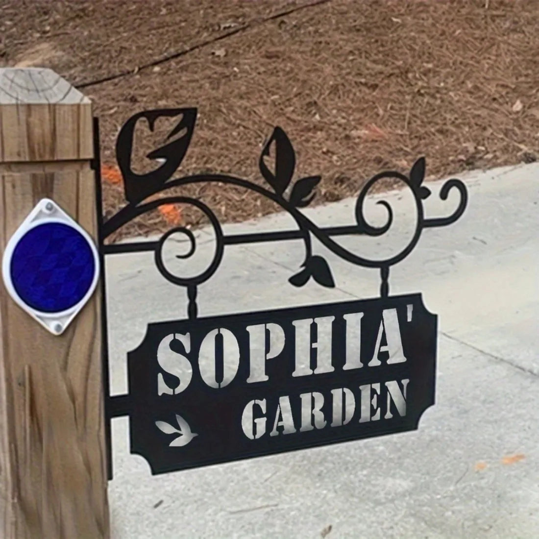 Customizable Metal Outdoor Garden Wall Decor - Personalized Name Stakes & Wall-Mounted Hangings.