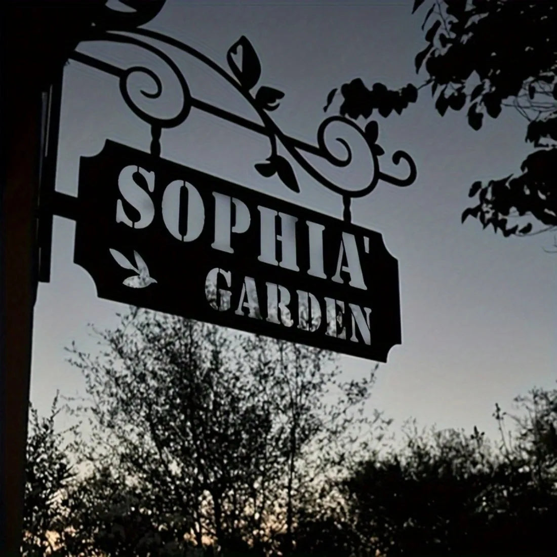 Customizable Metal Outdoor Garden Wall Decor - Personalized Name Stakes & Wall-Mounted Hangings.